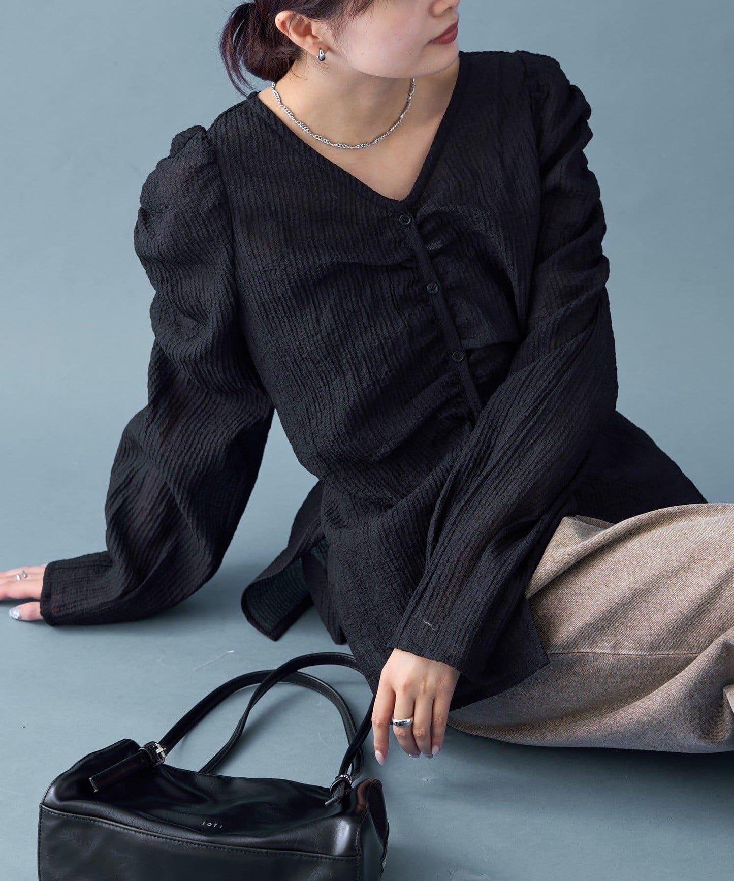 【mystic】V字褶皺襯衫