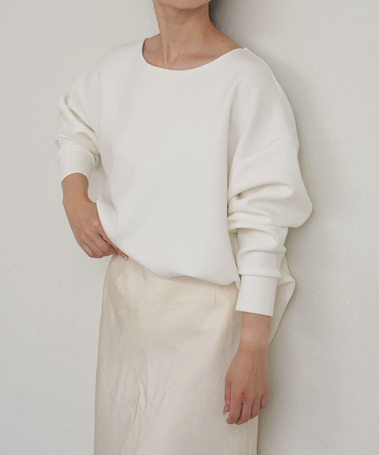 圓弧下襬套頭衫