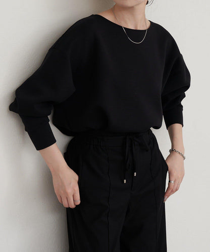 圓弧下襬套頭衫