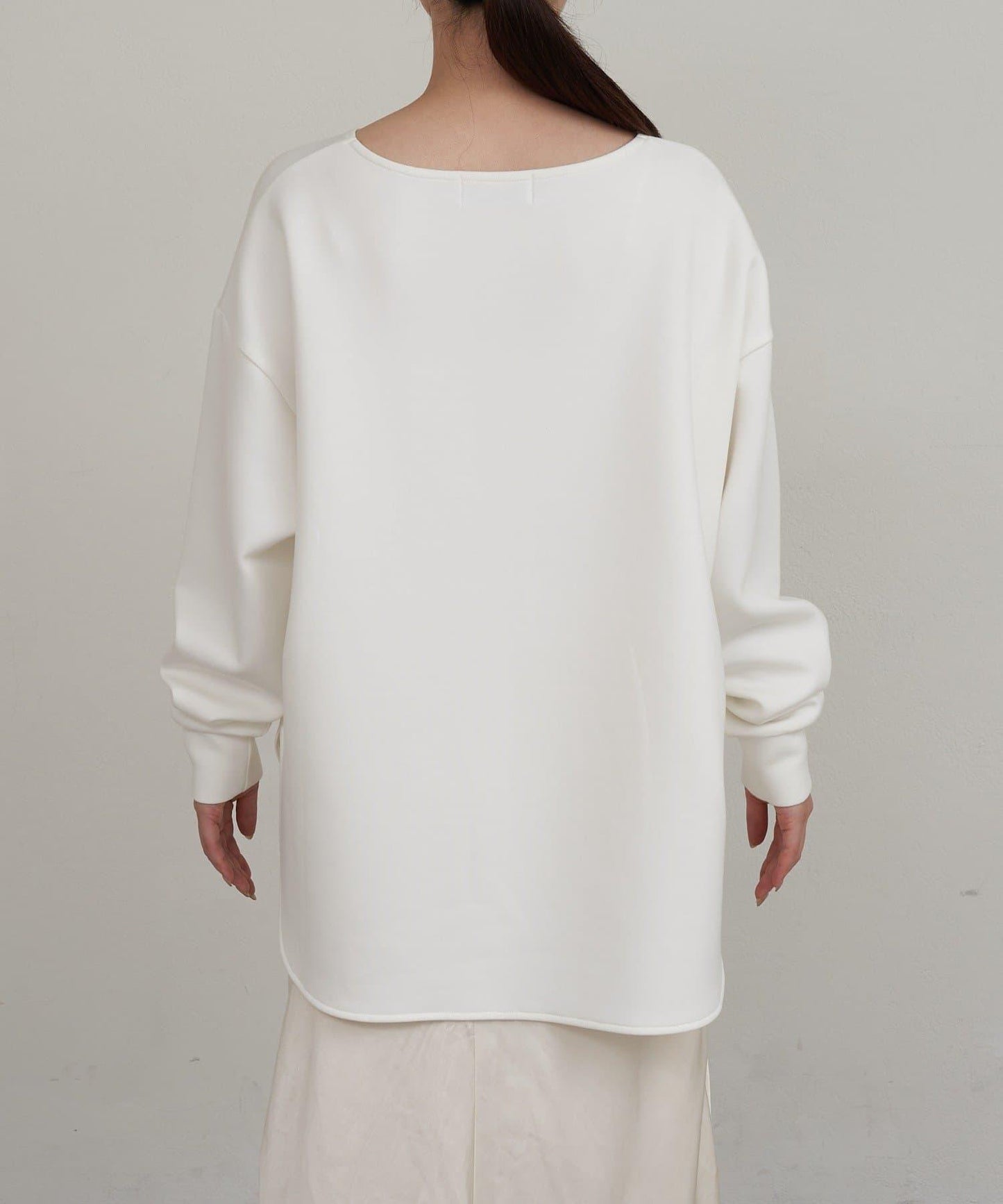 圓弧下襬套頭衫