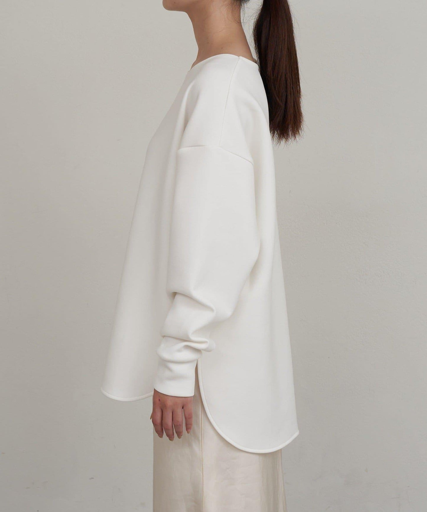 圓弧下襬套頭衫