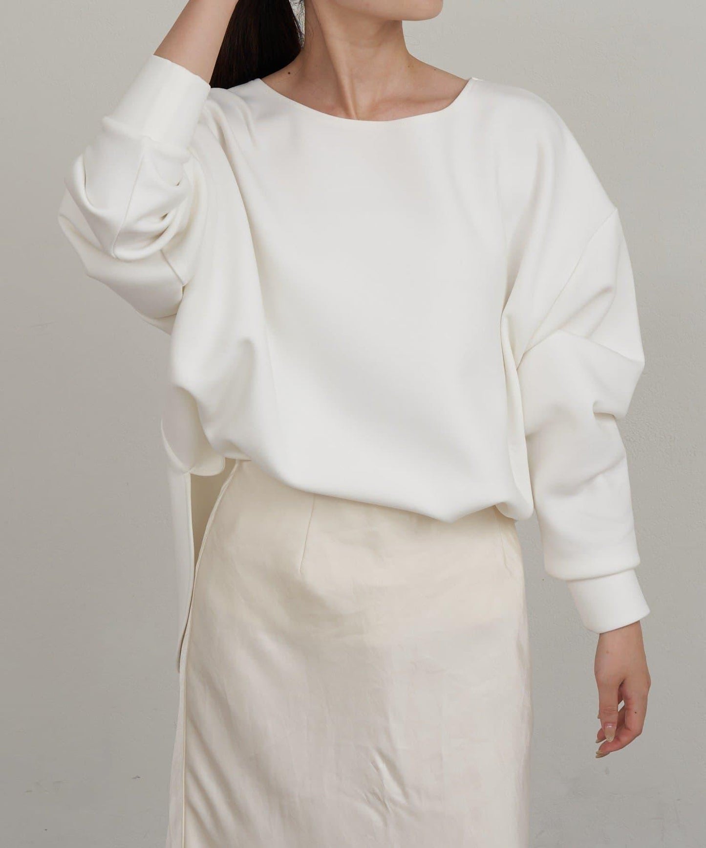 圓弧下襬套頭衫