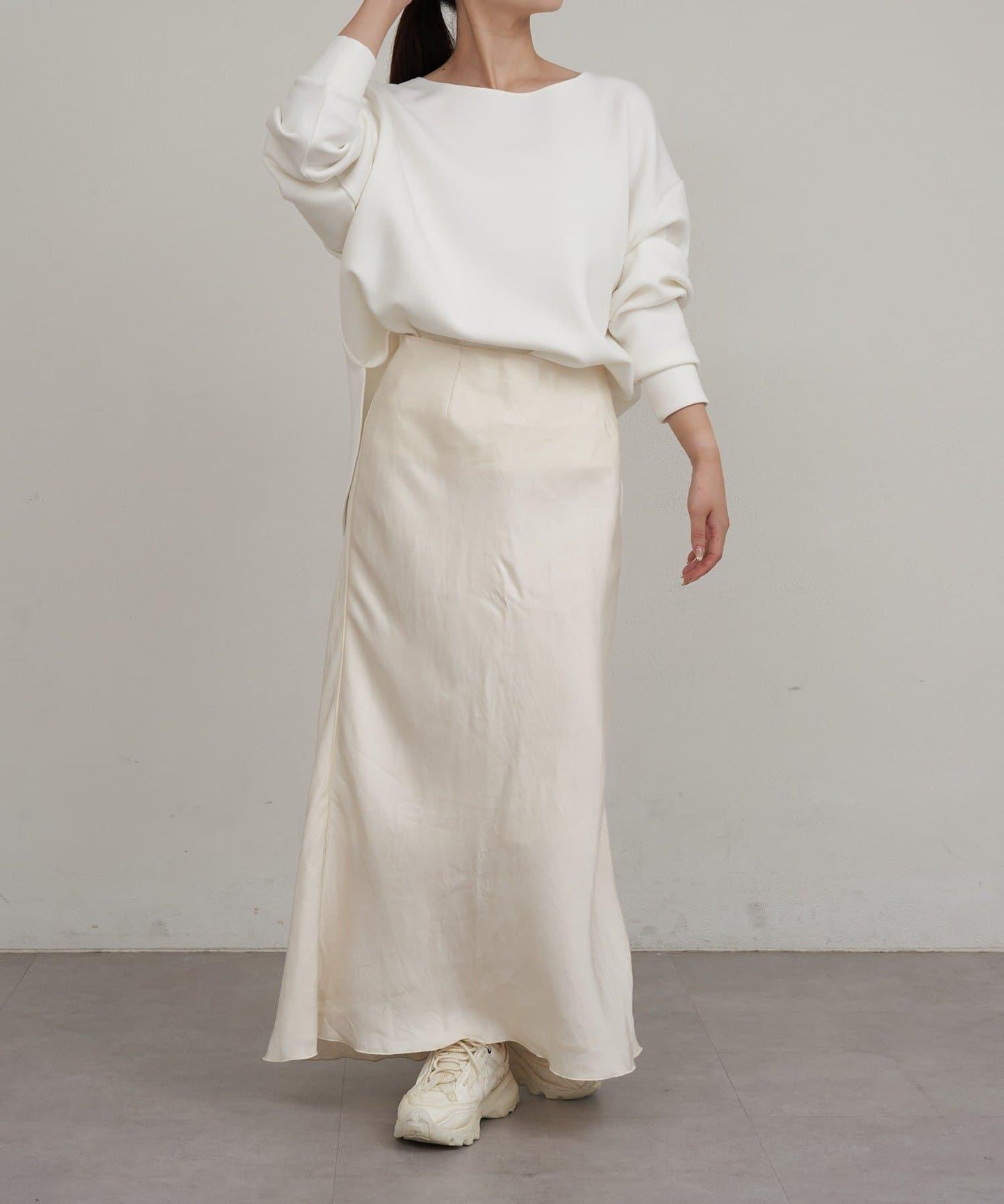 圓弧下襬套頭衫