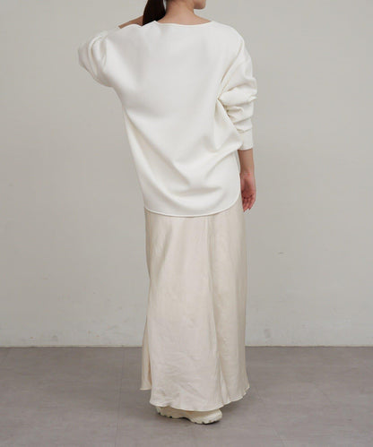 圓弧下襬套頭衫