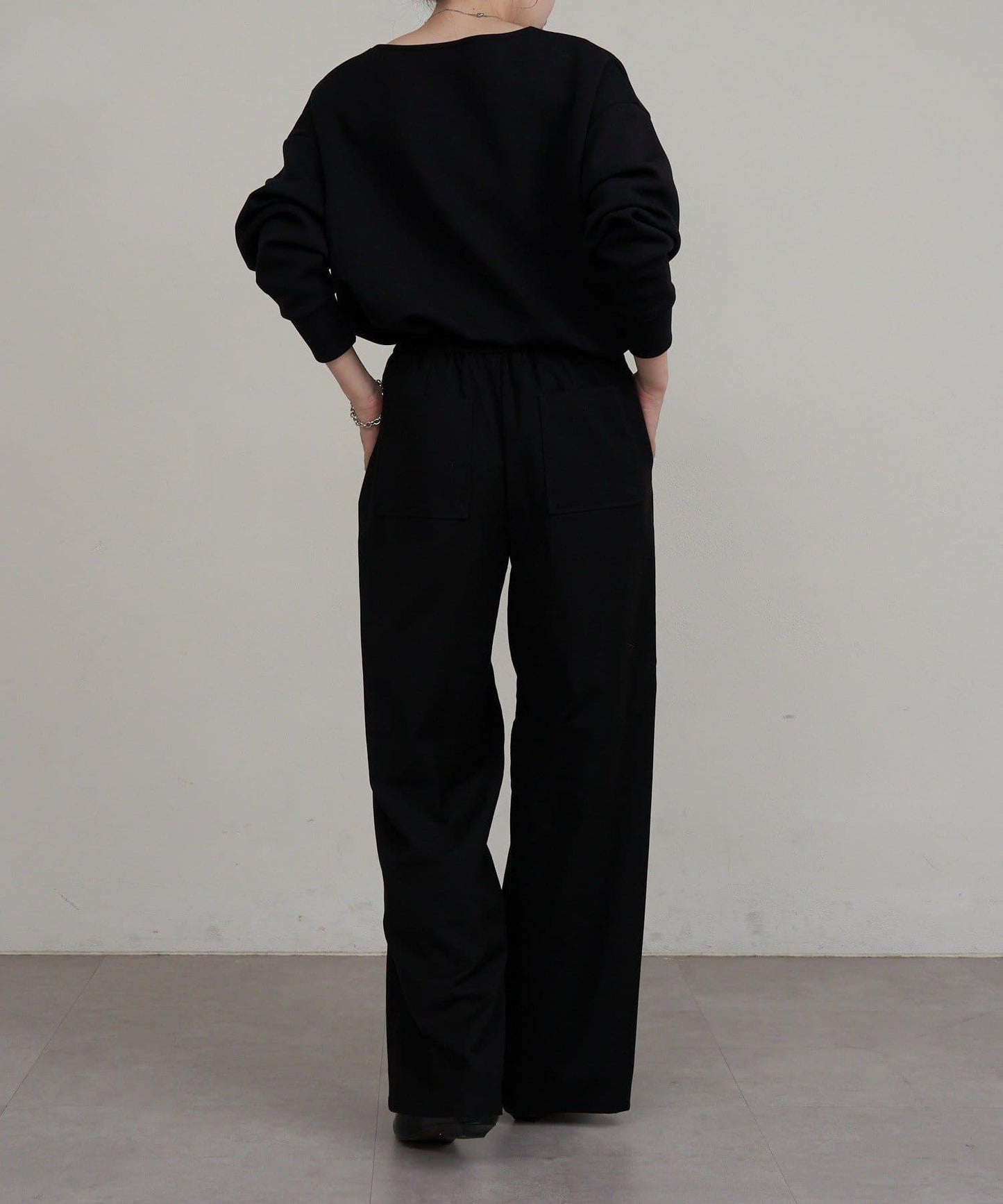 圓弧下襬套頭衫