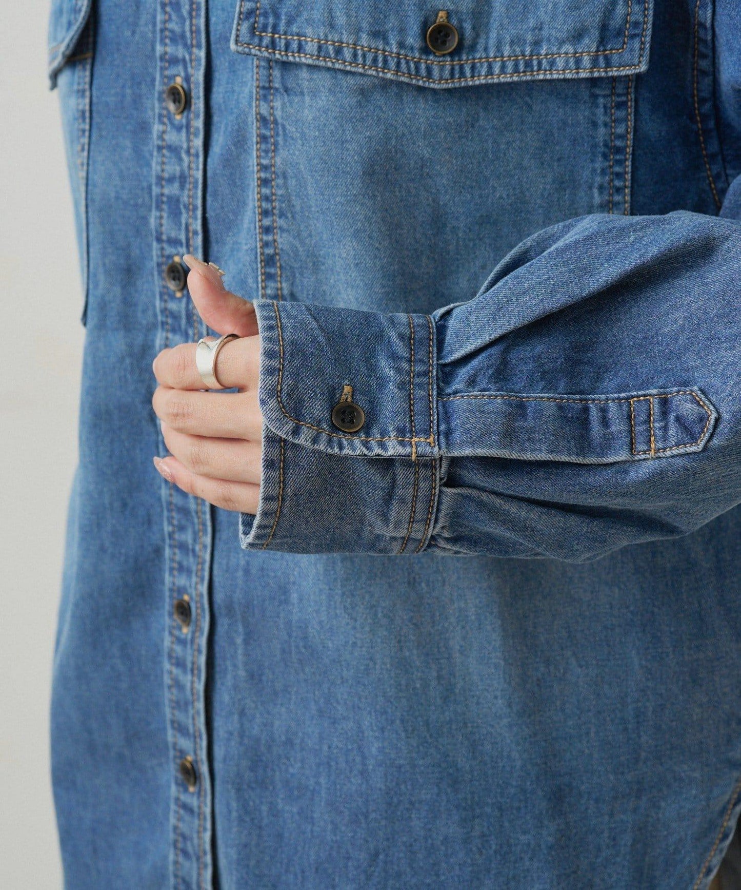 雙口袋牛仔襯衫