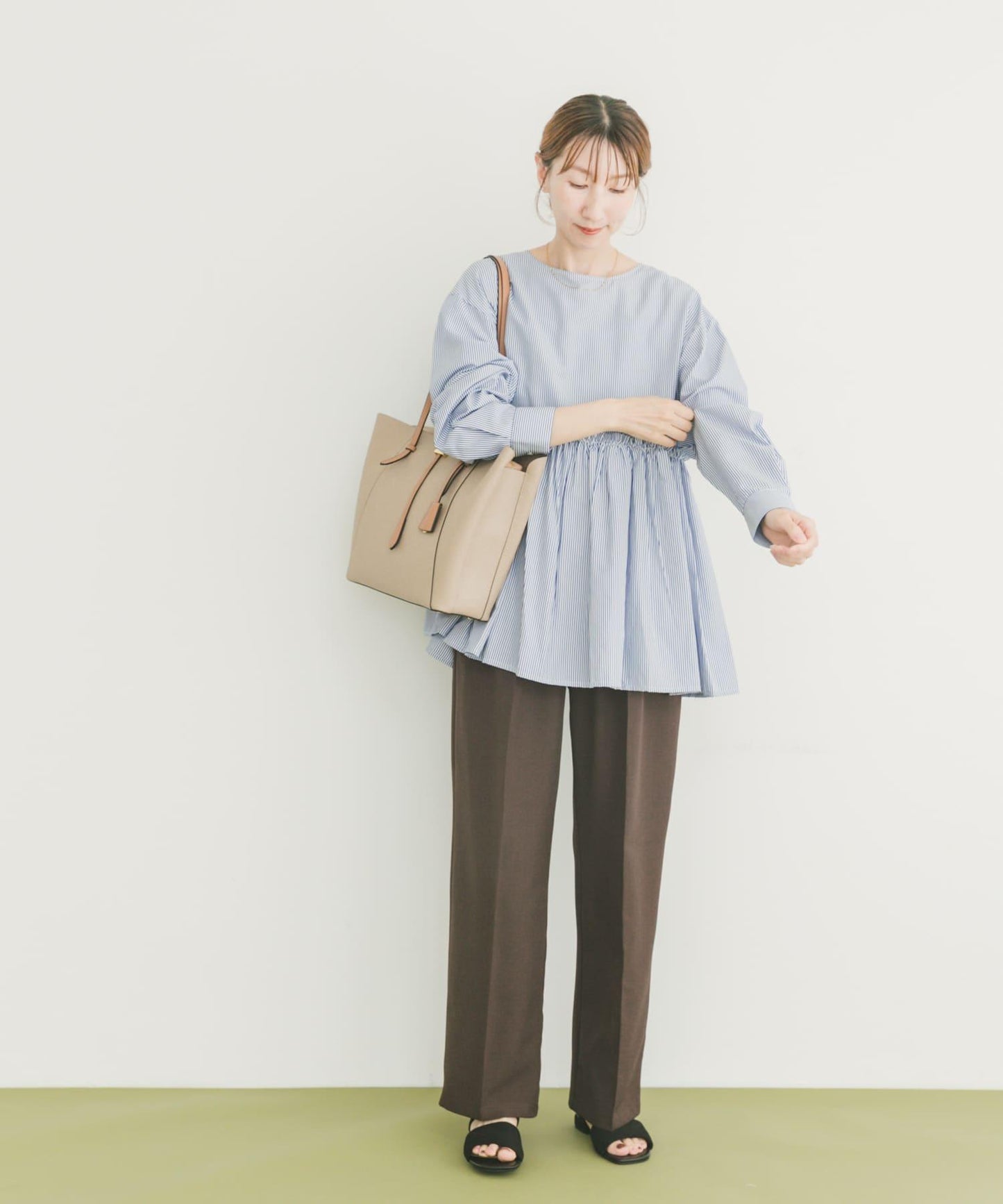 收腰褶皺女襯衫
