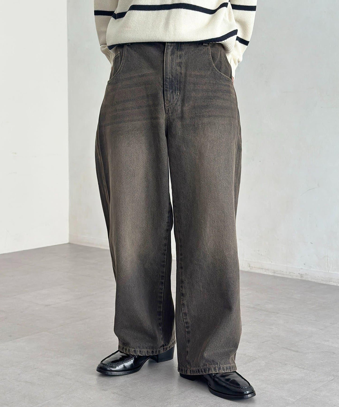 【可成套搭配】腰部鉤扣後褶牛仔褲