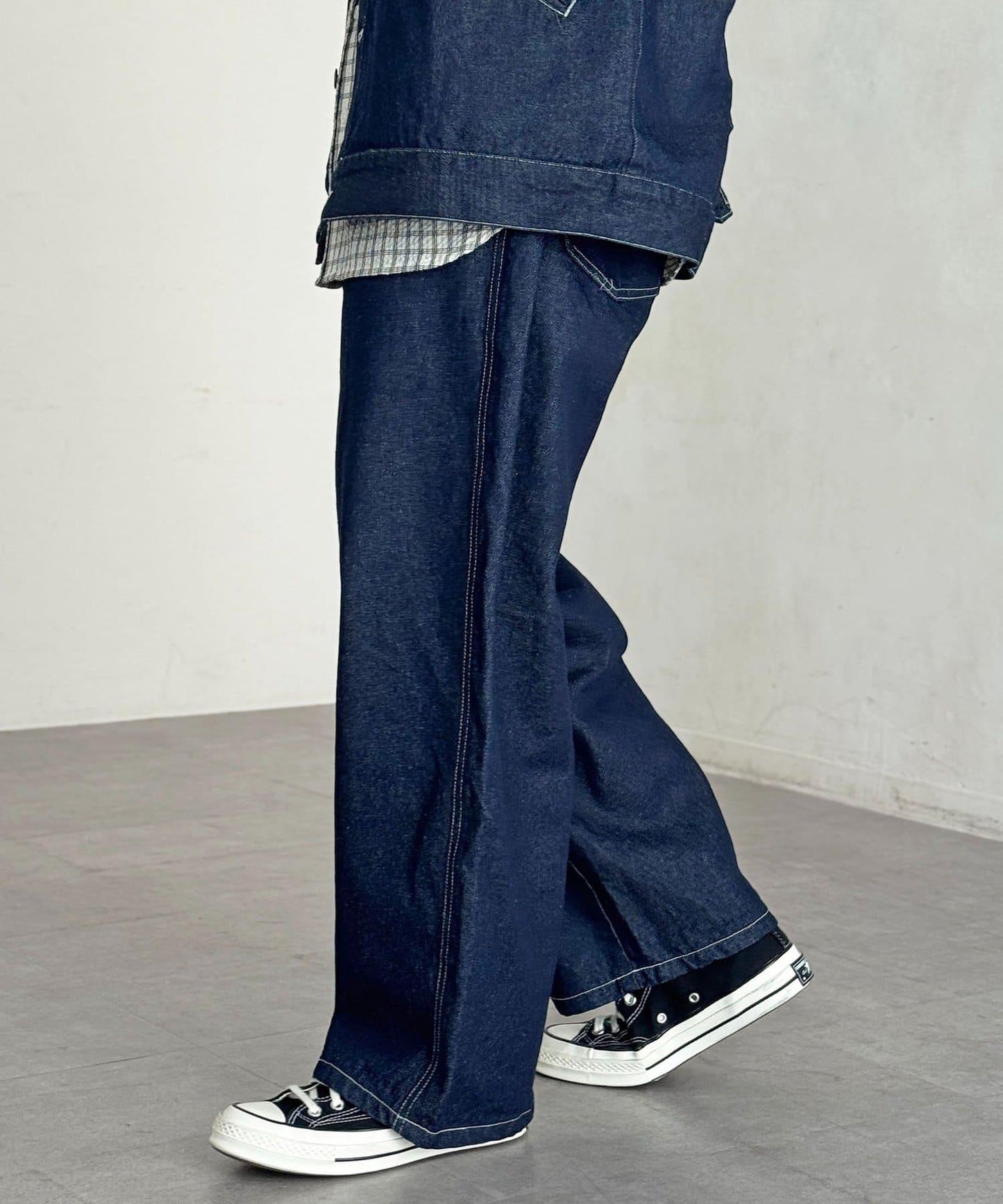 【可成套搭配】腰部鉤扣後褶牛仔褲