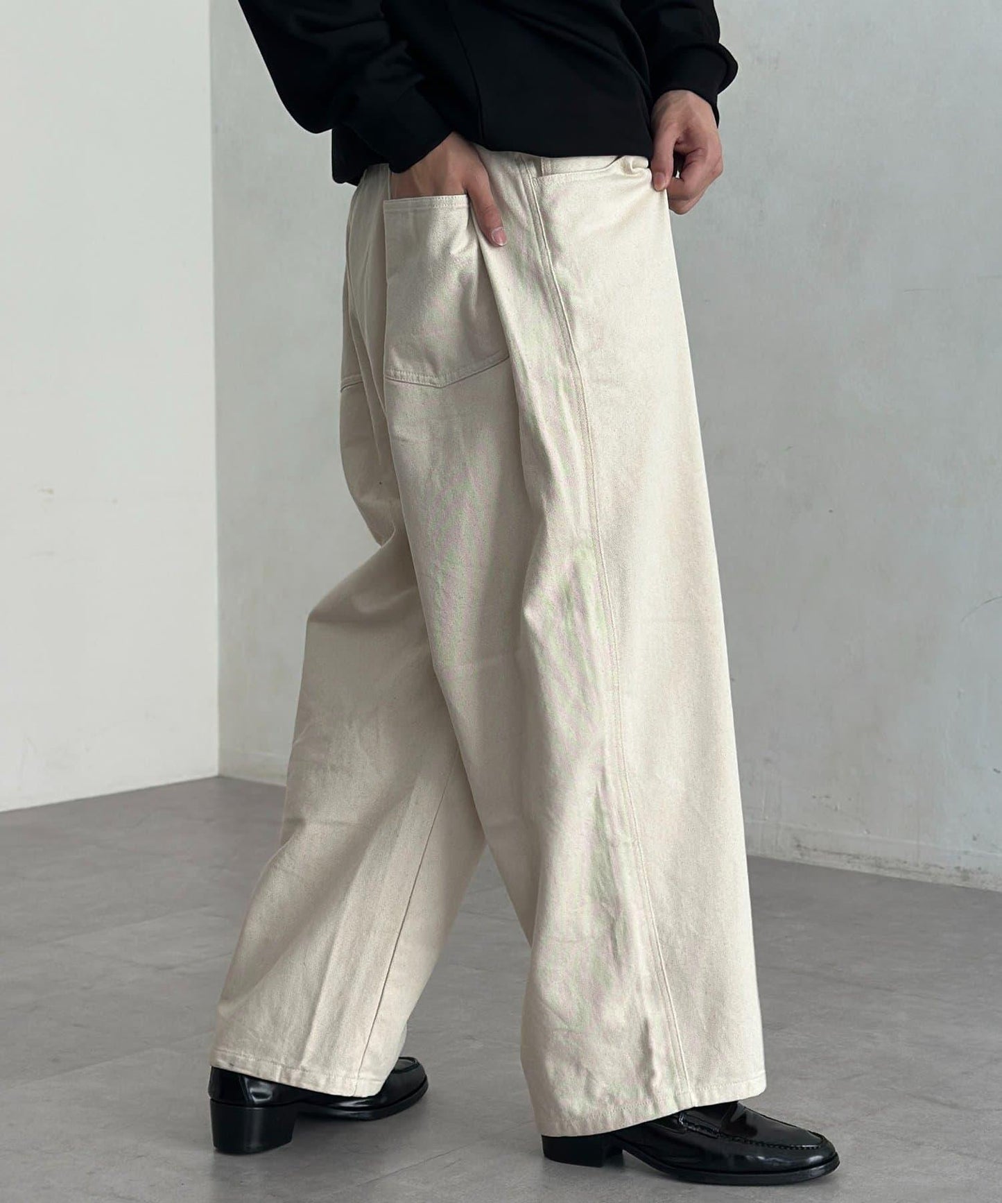 【可成套搭配】腰部鉤扣後褶牛仔褲