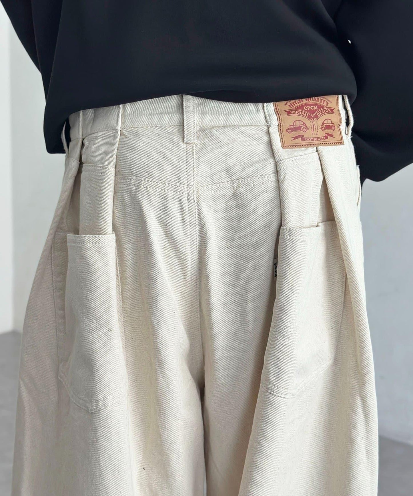 【可成套搭配】腰部鉤扣後褶牛仔褲