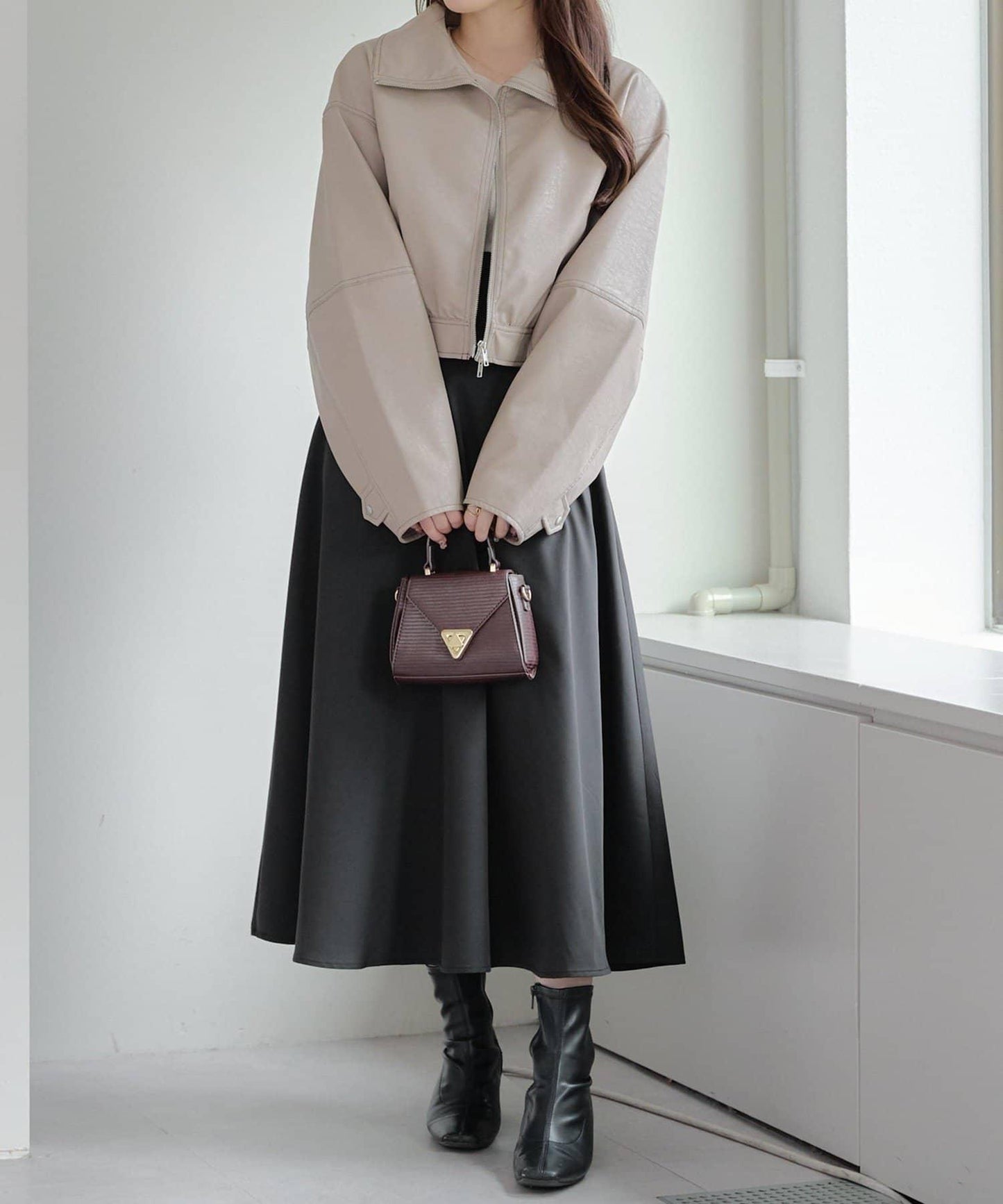 拼色仿皮縫線短夾克