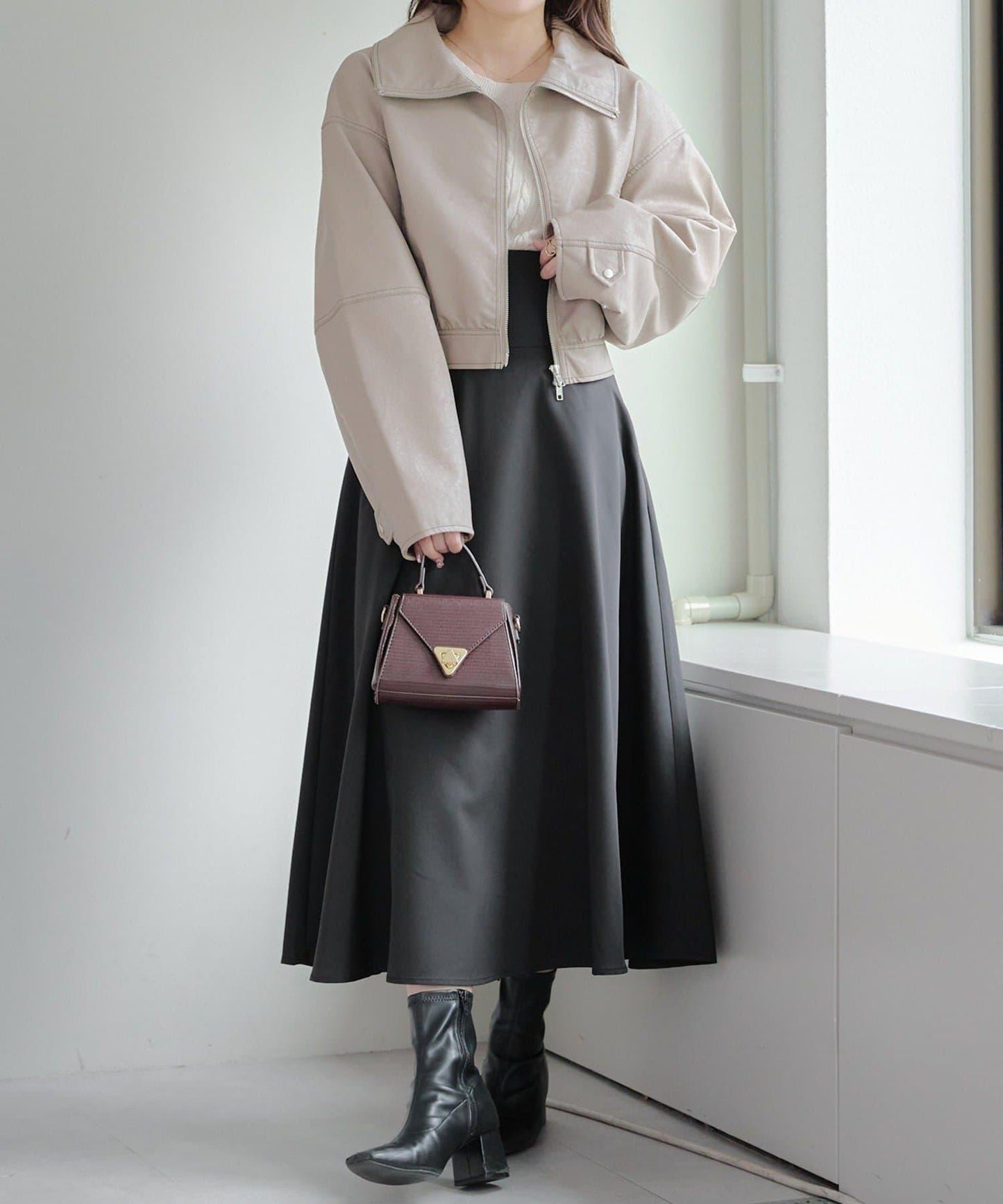 拼色仿皮縫線短夾克