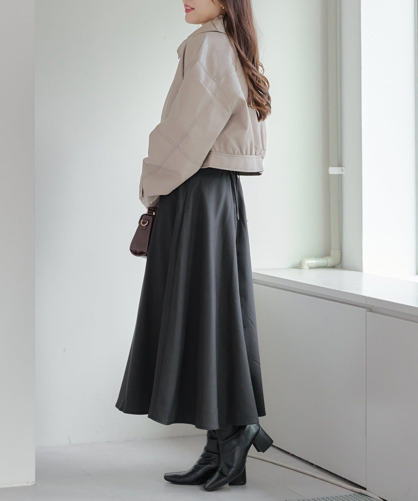 拼色仿皮縫線短夾克