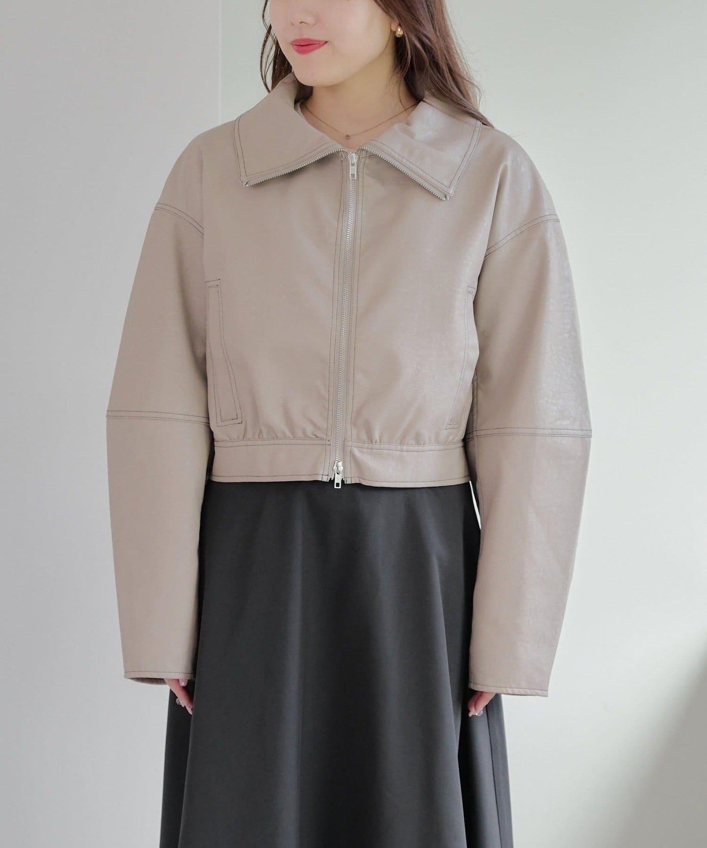 拼色仿皮縫線短夾克