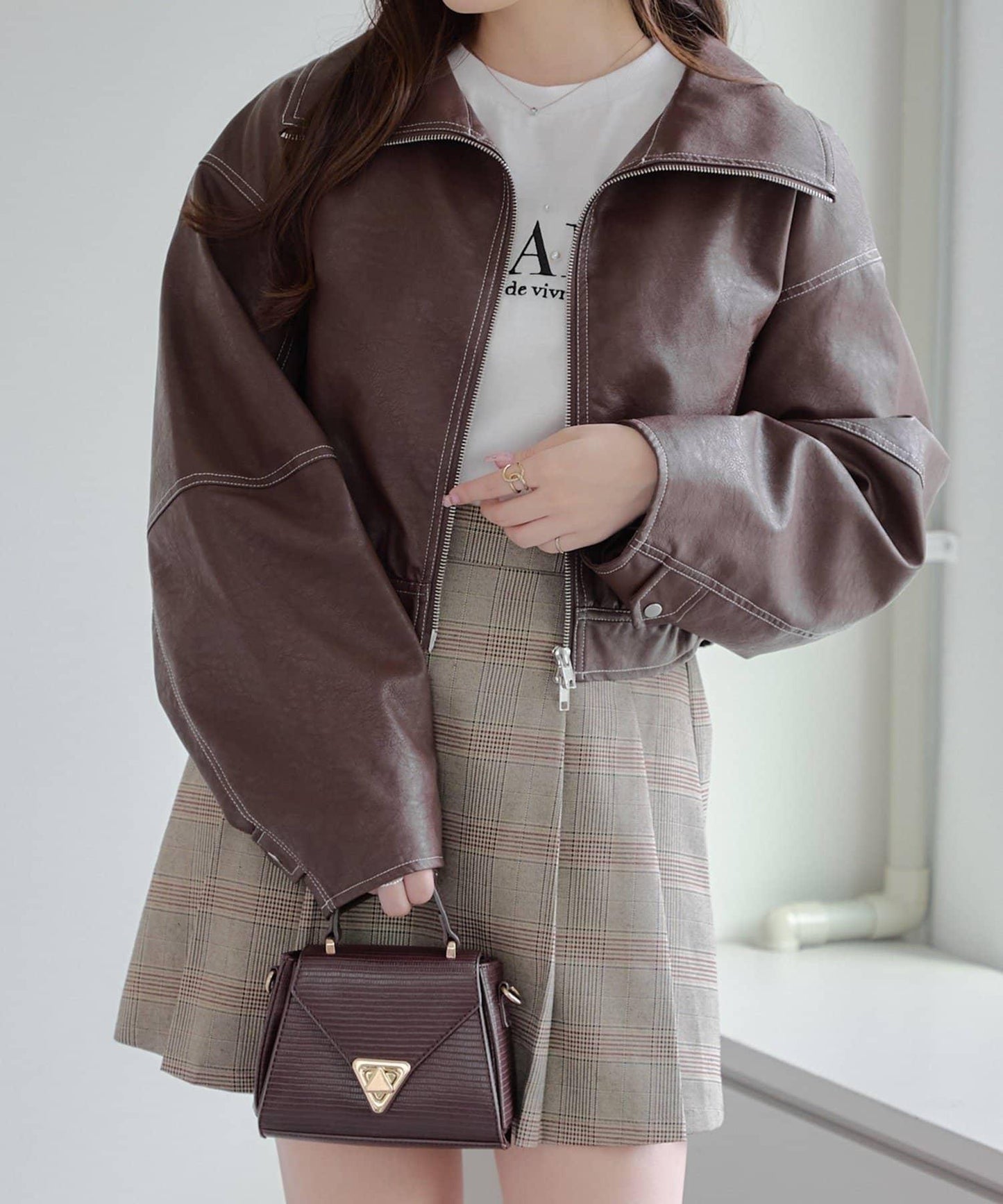 拼色仿皮縫線短夾克