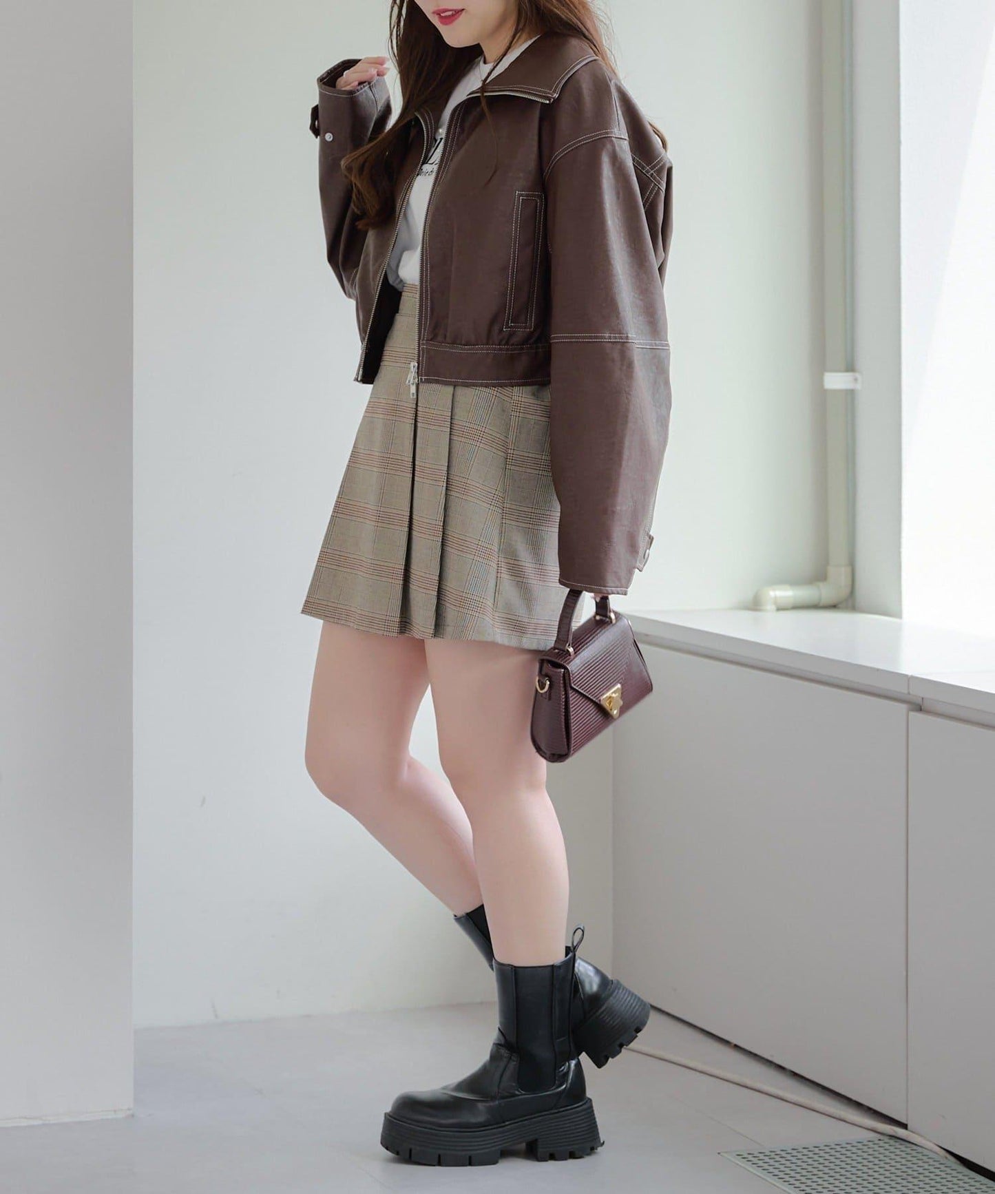 拼色仿皮縫線短夾克