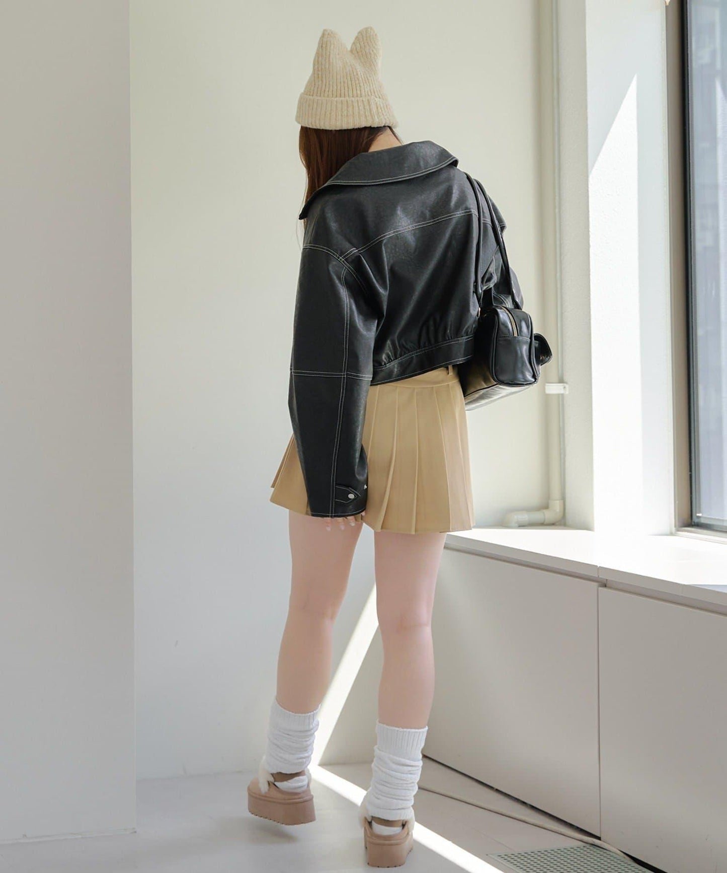 拼色仿皮縫線短夾克