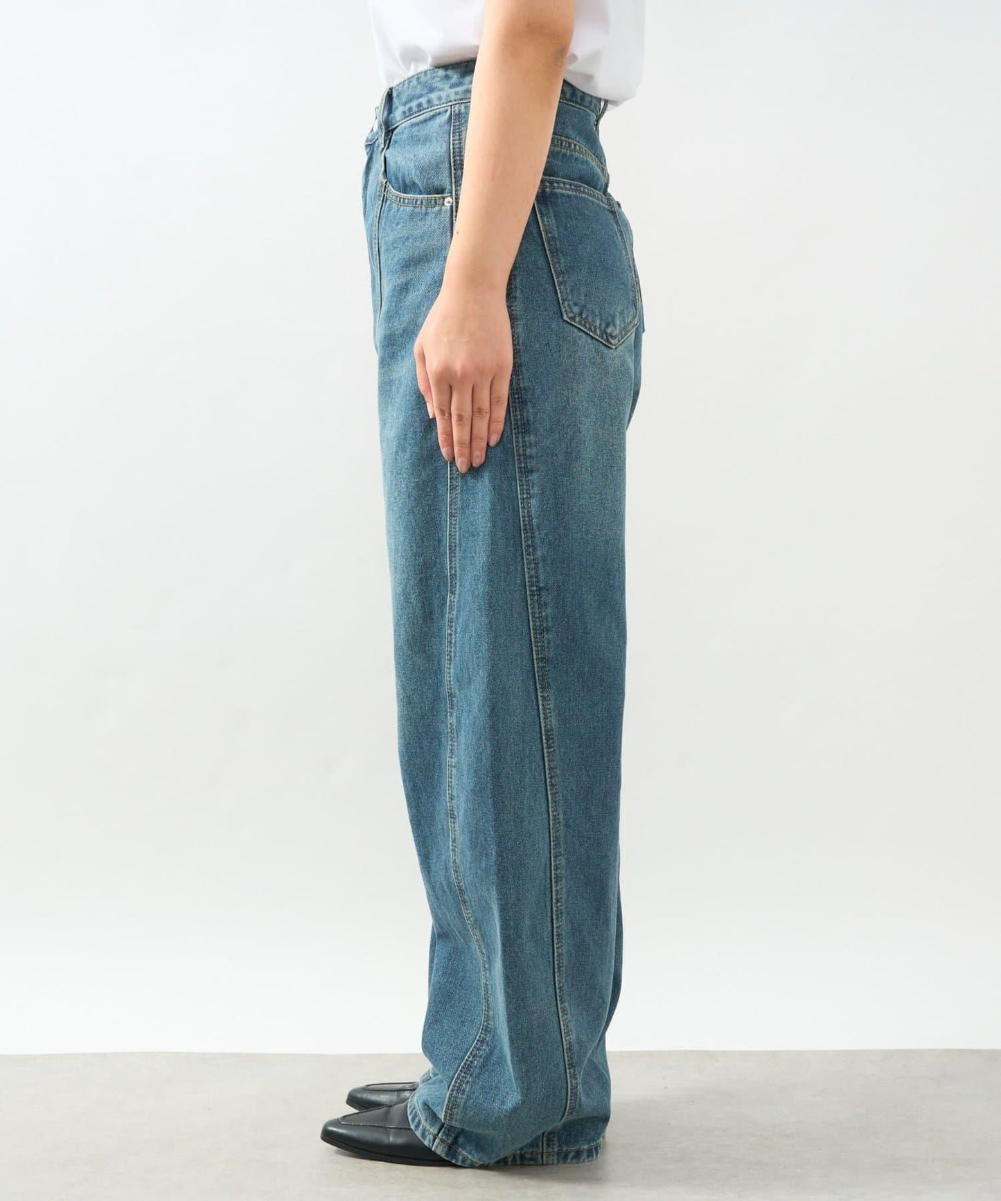 前片拼接弧形牛仔褲