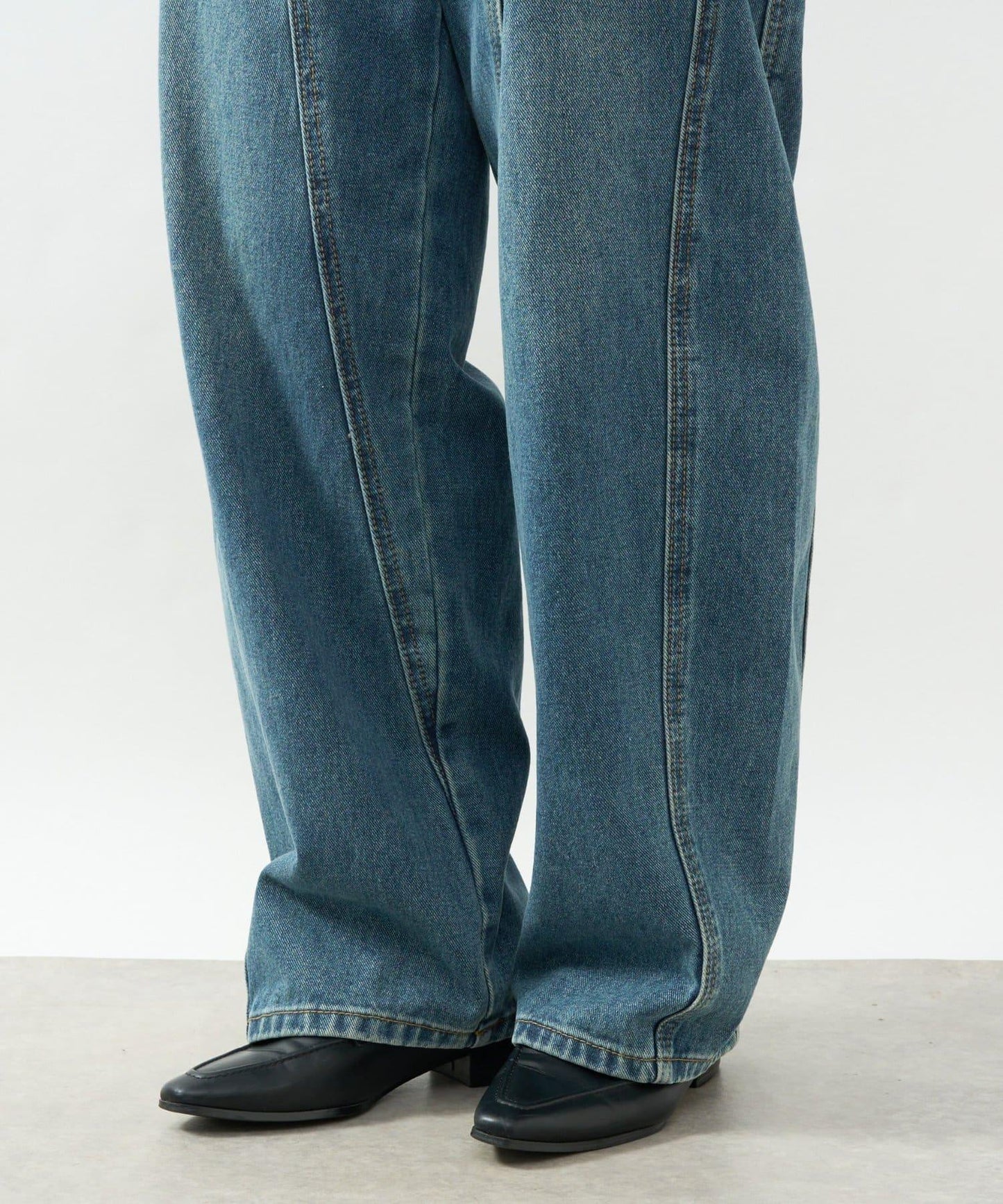 前片拼接弧形牛仔褲