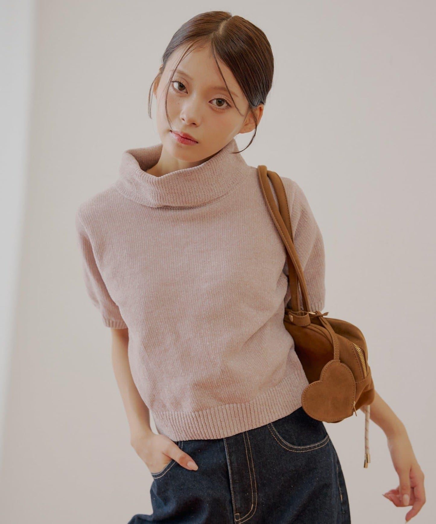 【Chico】亮絲天鵝絨高領短袖針織衫