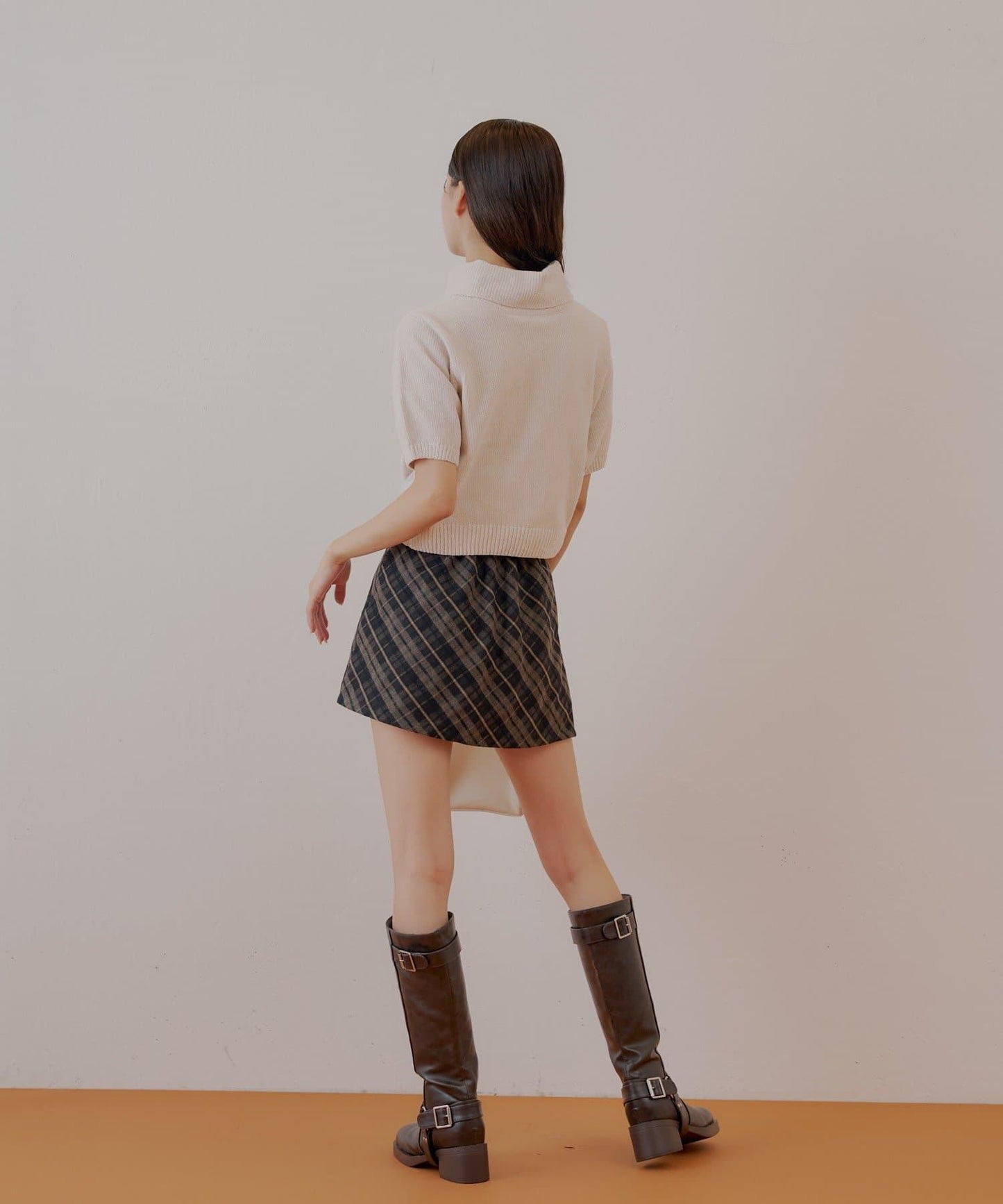 【Chico】亮絲天鵝絨高領短袖針織衫