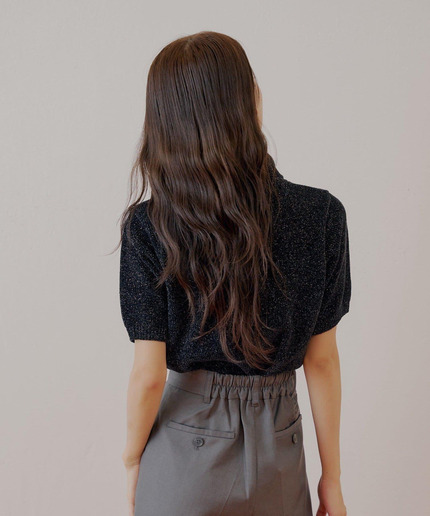 【Chico】亮絲天鵝絨高領短袖針織衫