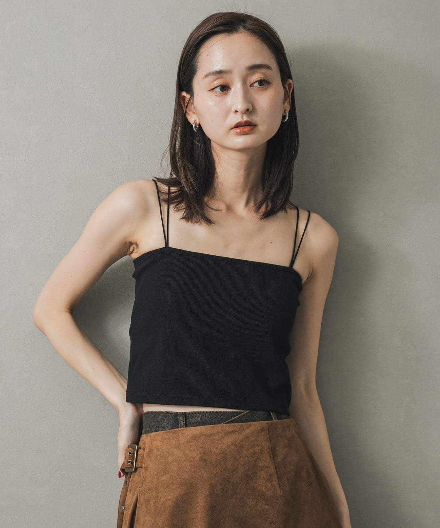 短款帶胸墊吊帶背心