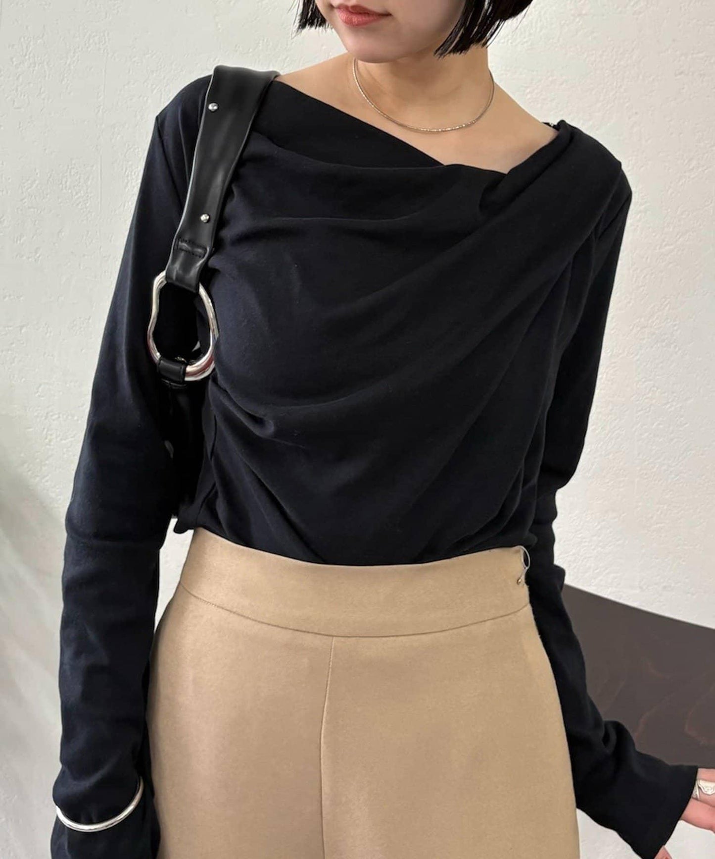 【人氣系列/新色白色・灰色2】一字肩長袖T恤※僅限電商渠道專屬顏色