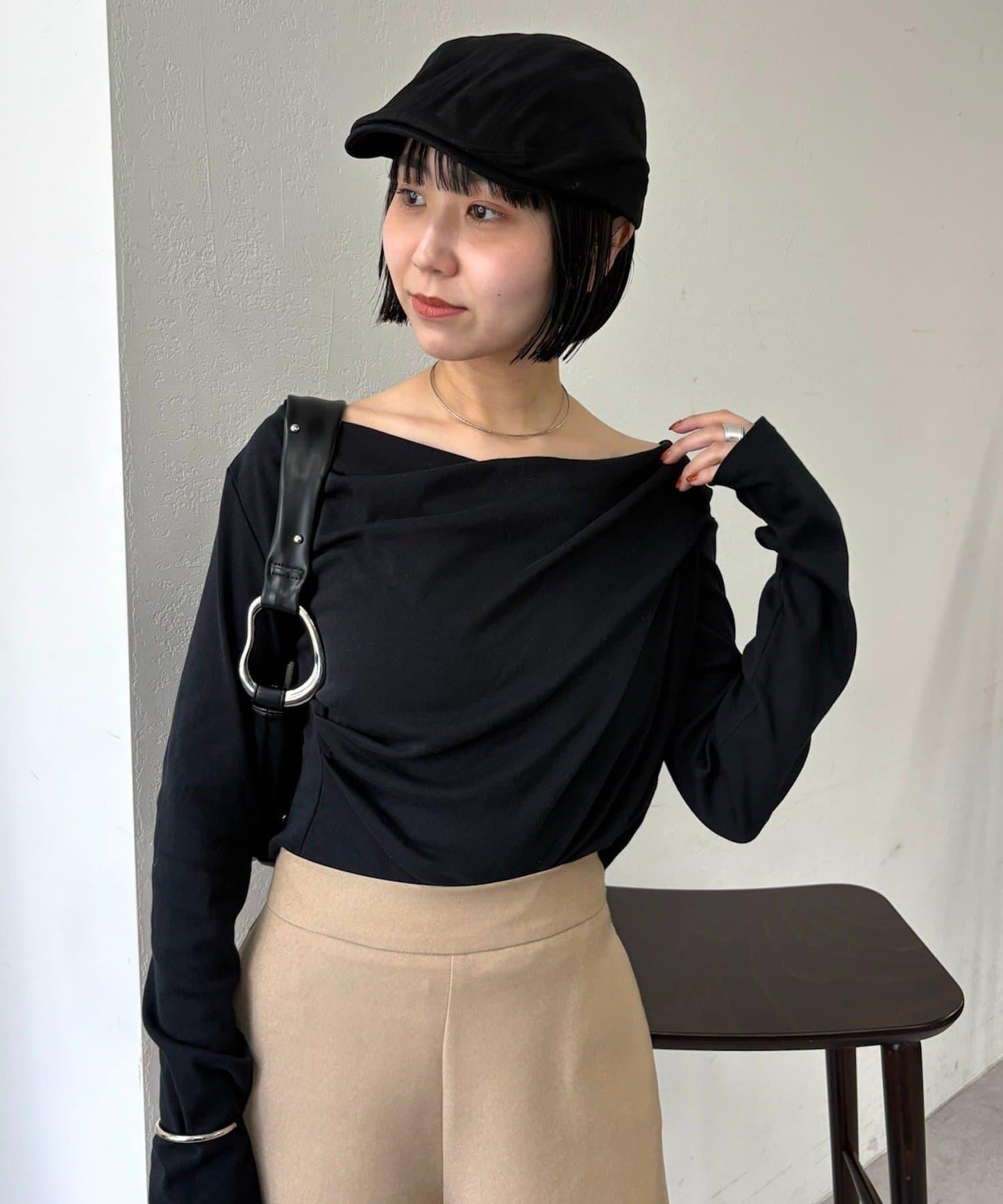 【人氣系列/新色白色・灰色2】一字肩長袖T恤※僅限電商渠道專屬顏色