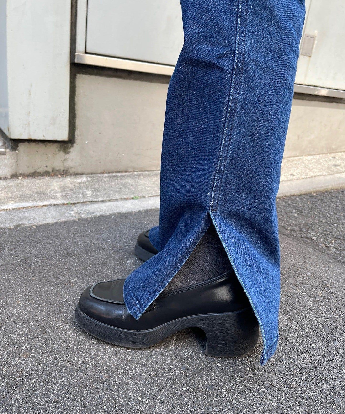 常規版型開叉牛仔褲