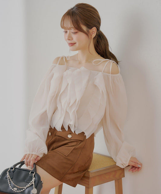 【Chico】荷葉邊一字肩襯衫