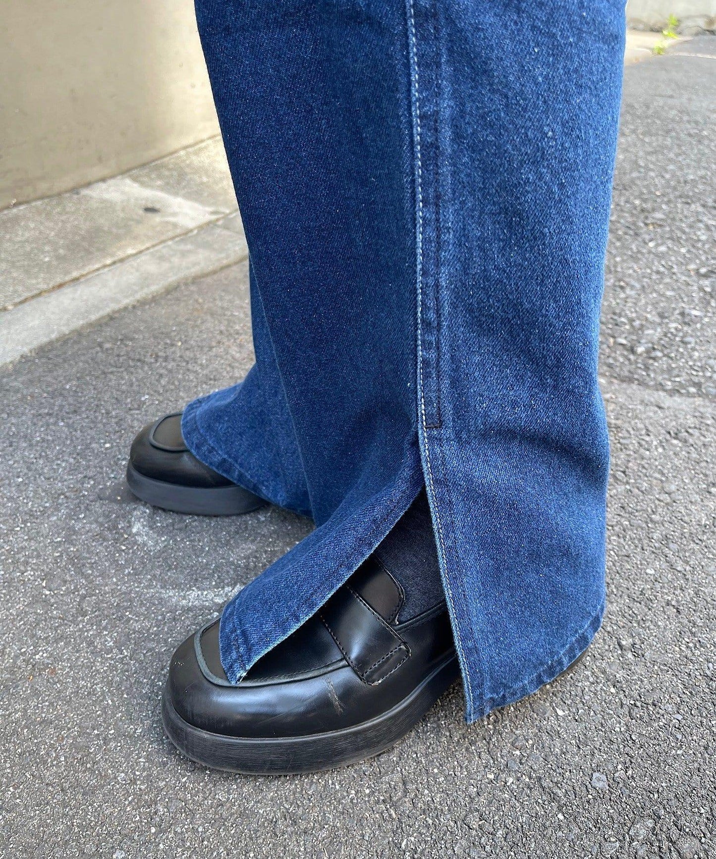 常規版型開叉牛仔褲