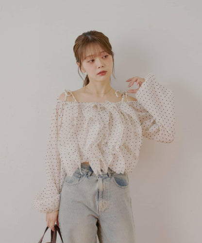 【Chico】荷葉邊一字肩襯衫