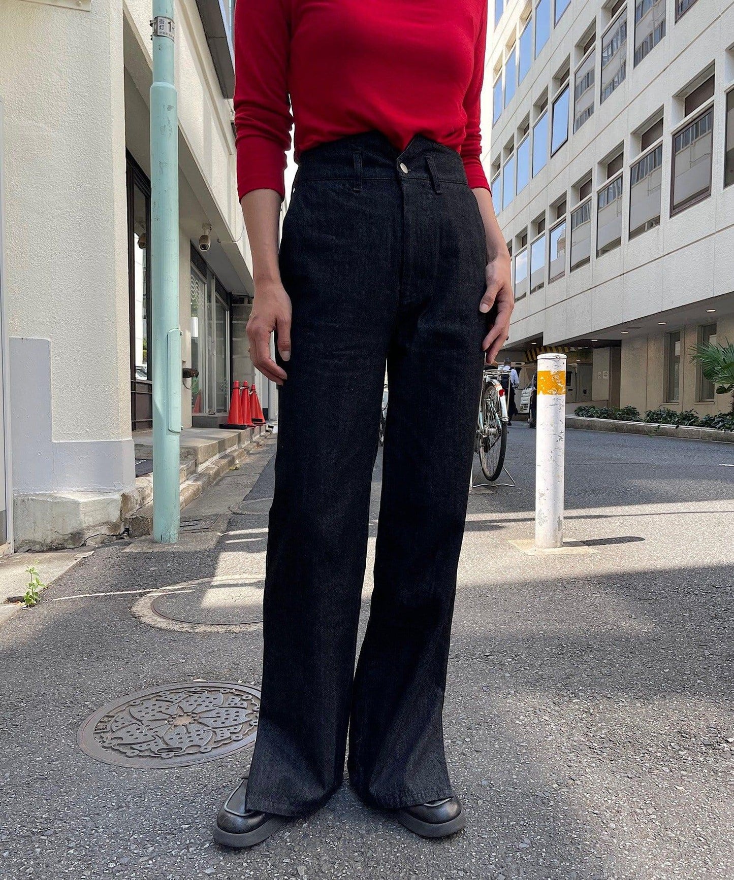 常規版型開叉牛仔褲