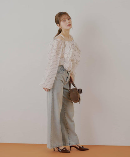 【Chico】荷葉邊一字肩襯衫