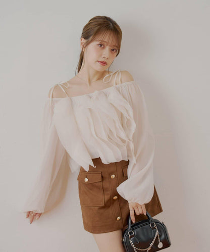【Chico】荷葉邊一字肩襯衫