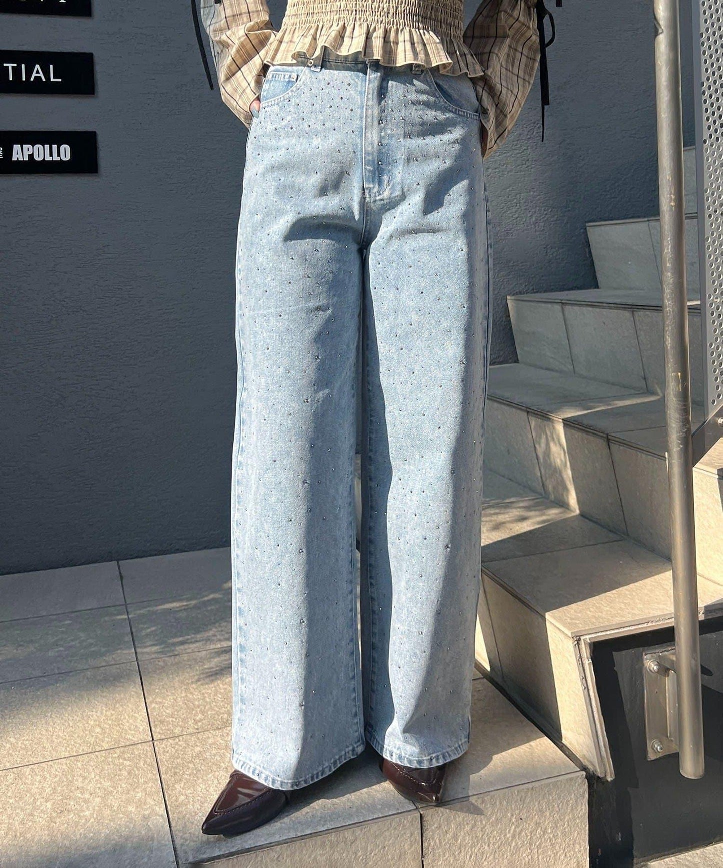 美麗剪裁鑲鑽牛仔褲