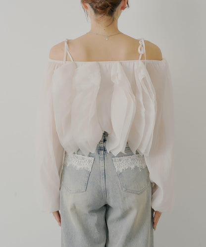 【Chico】荷葉邊一字肩襯衫