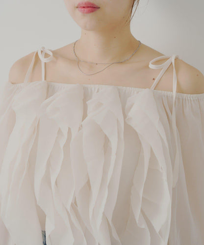 【Chico】荷葉邊一字肩襯衫