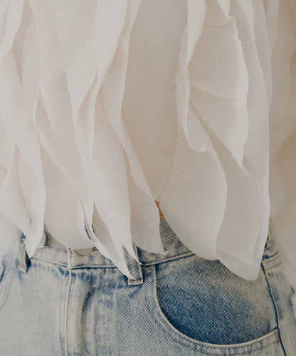 【Chico】荷葉邊一字肩襯衫