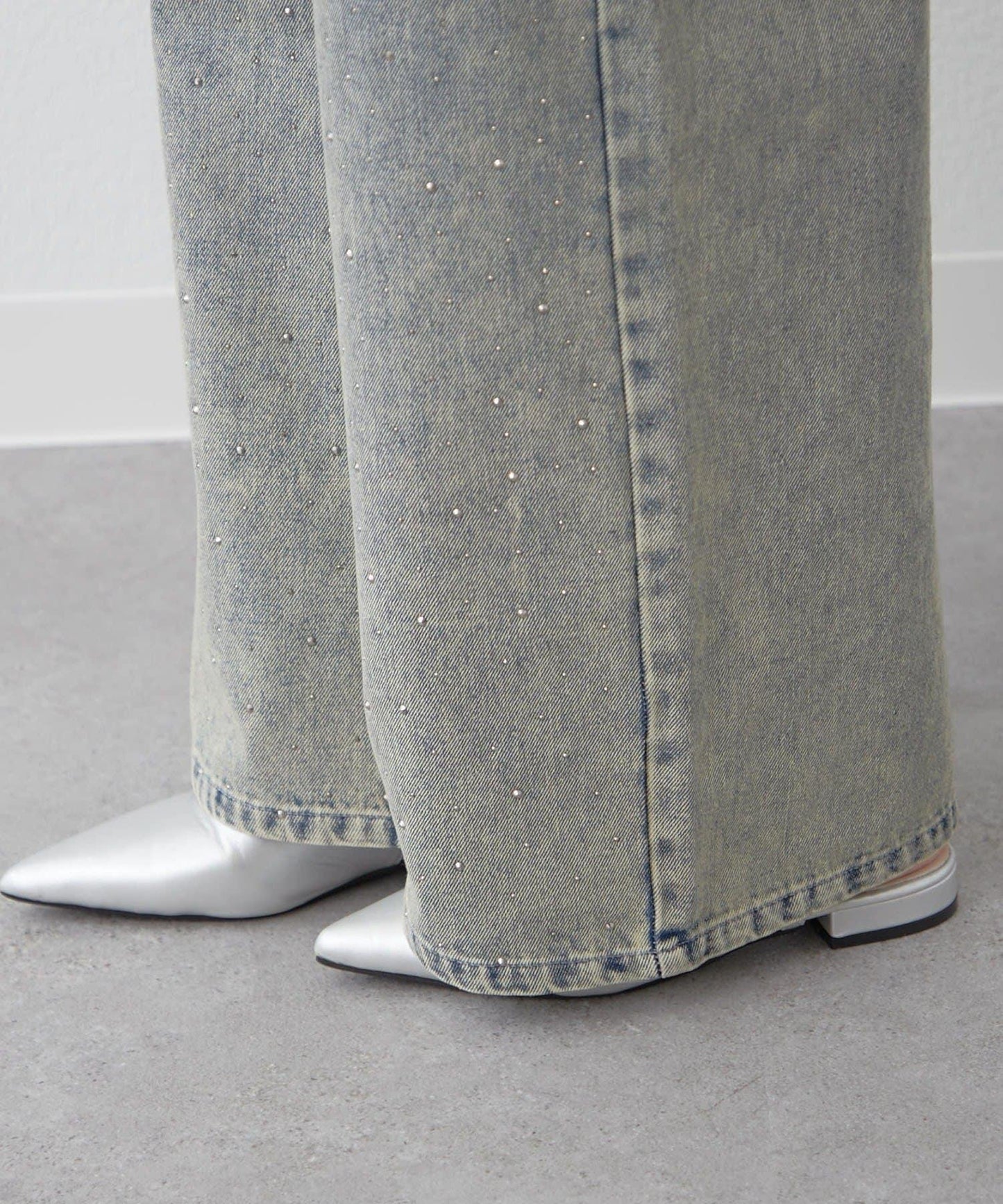 美麗剪裁鑲鑽牛仔褲