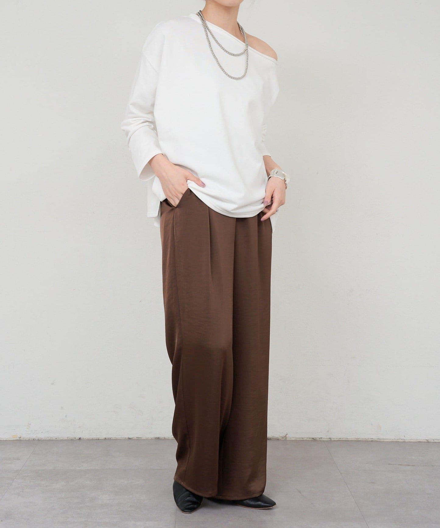 側開叉一字肩衛衣