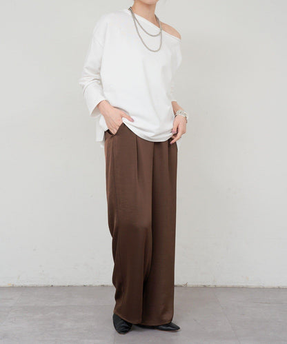 側開叉一字肩衛衣