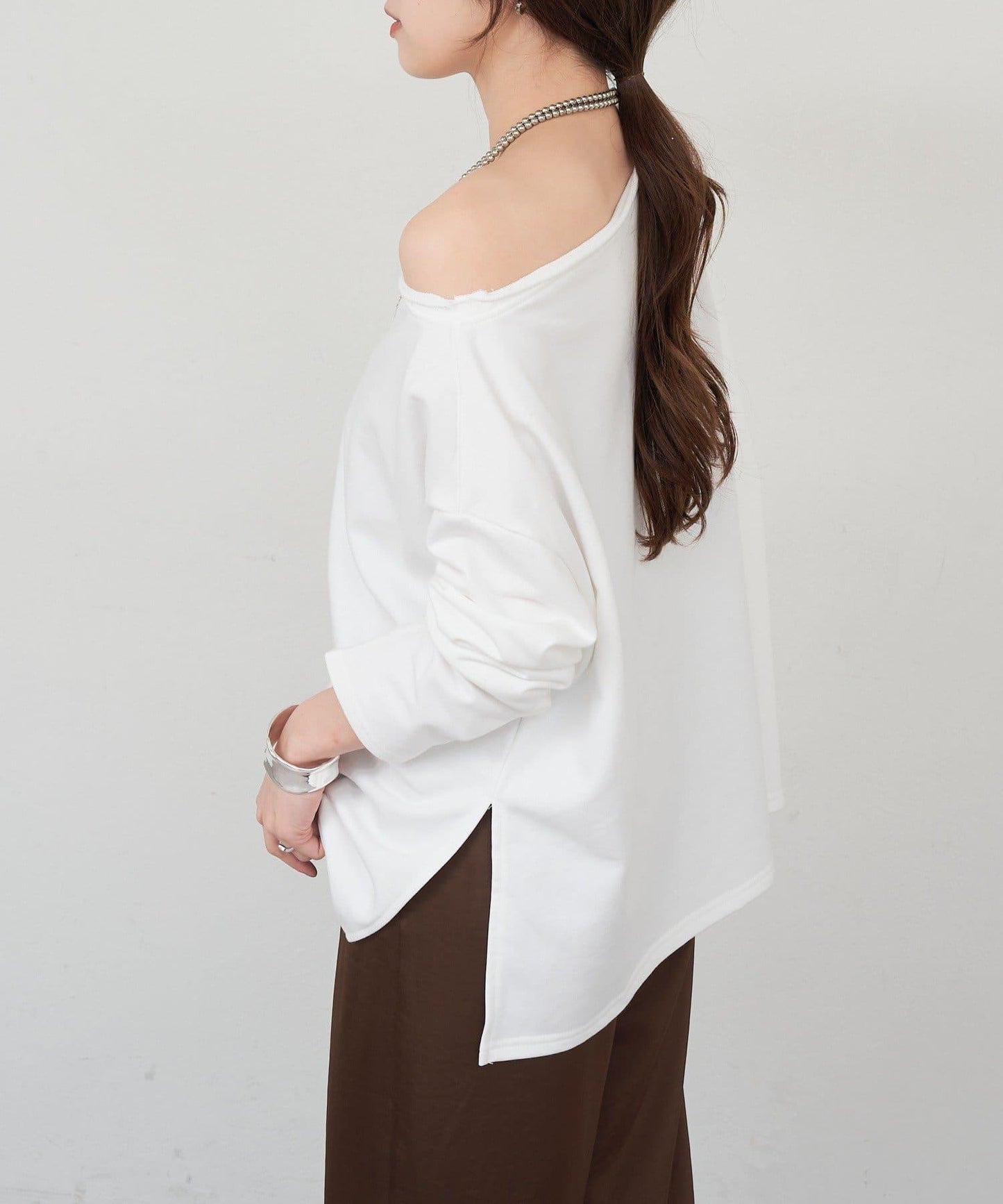 側開叉一字肩衛衣