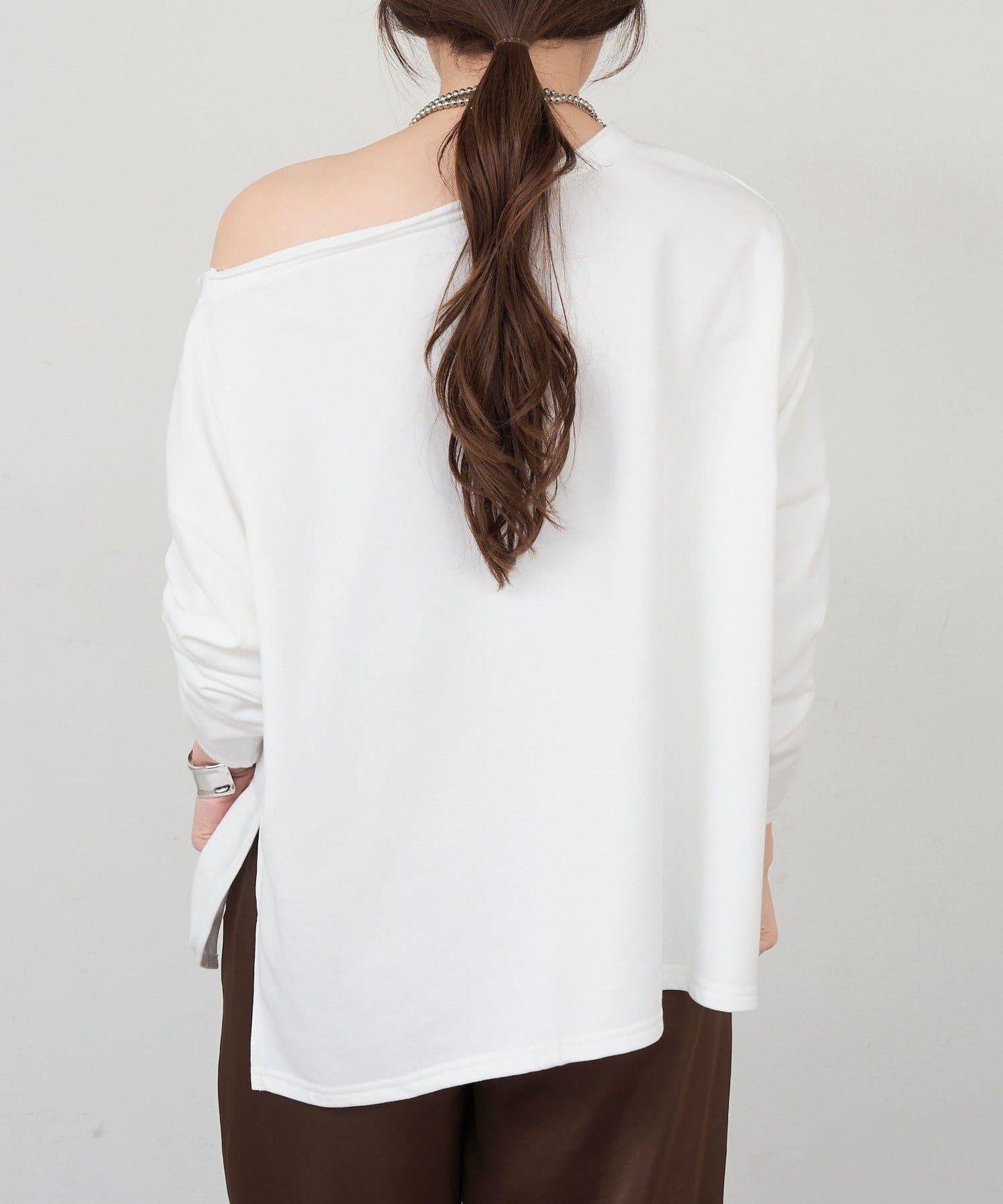 側開叉一字肩衛衣