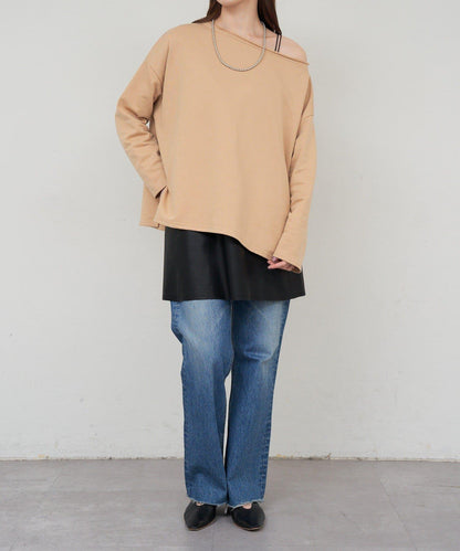 側開叉一字肩衛衣