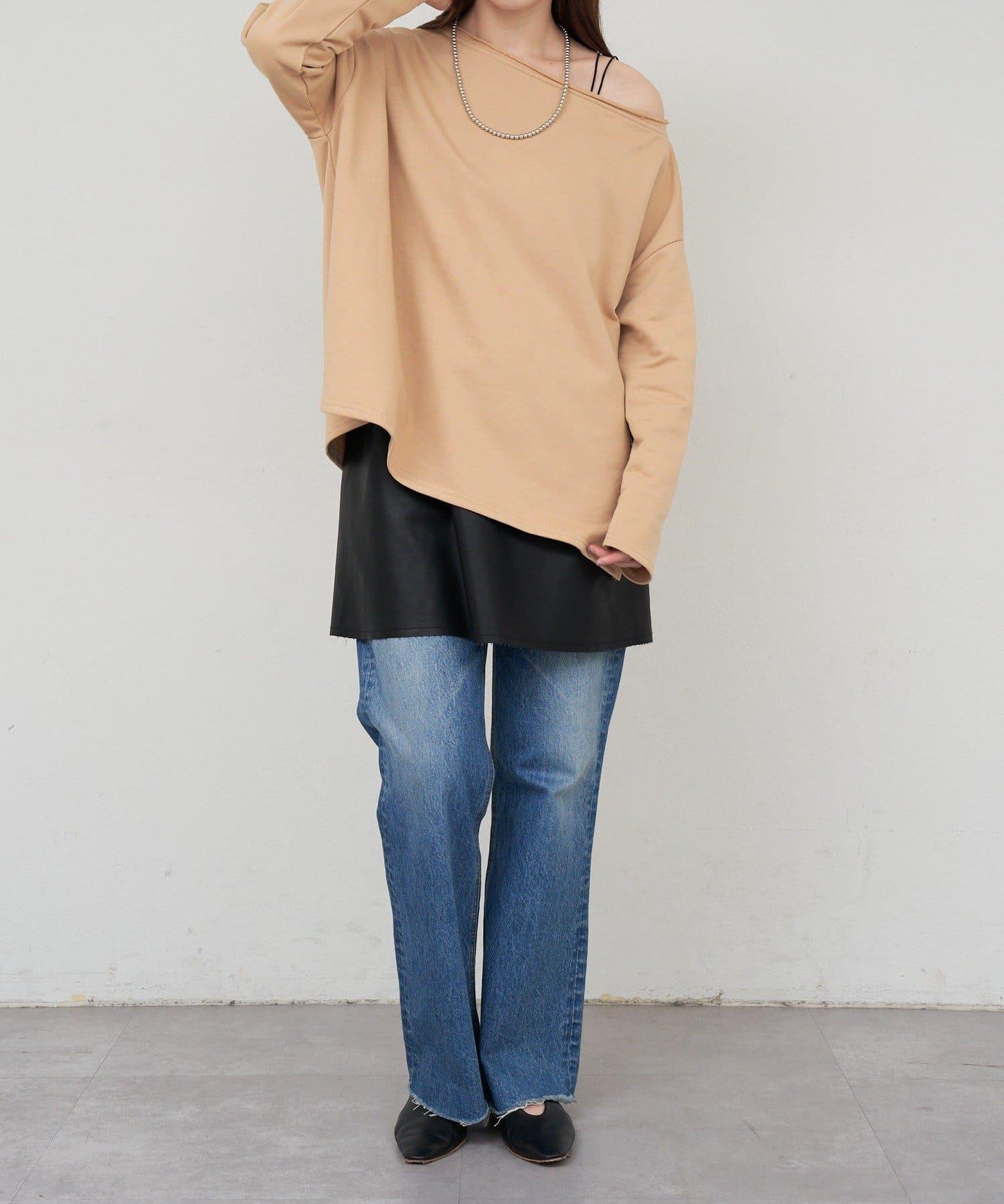 側開叉一字肩衛衣