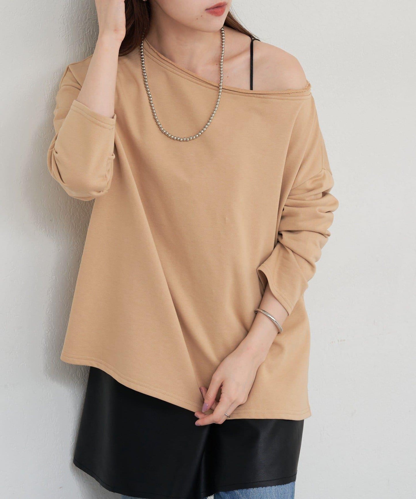 側開叉一字肩衛衣