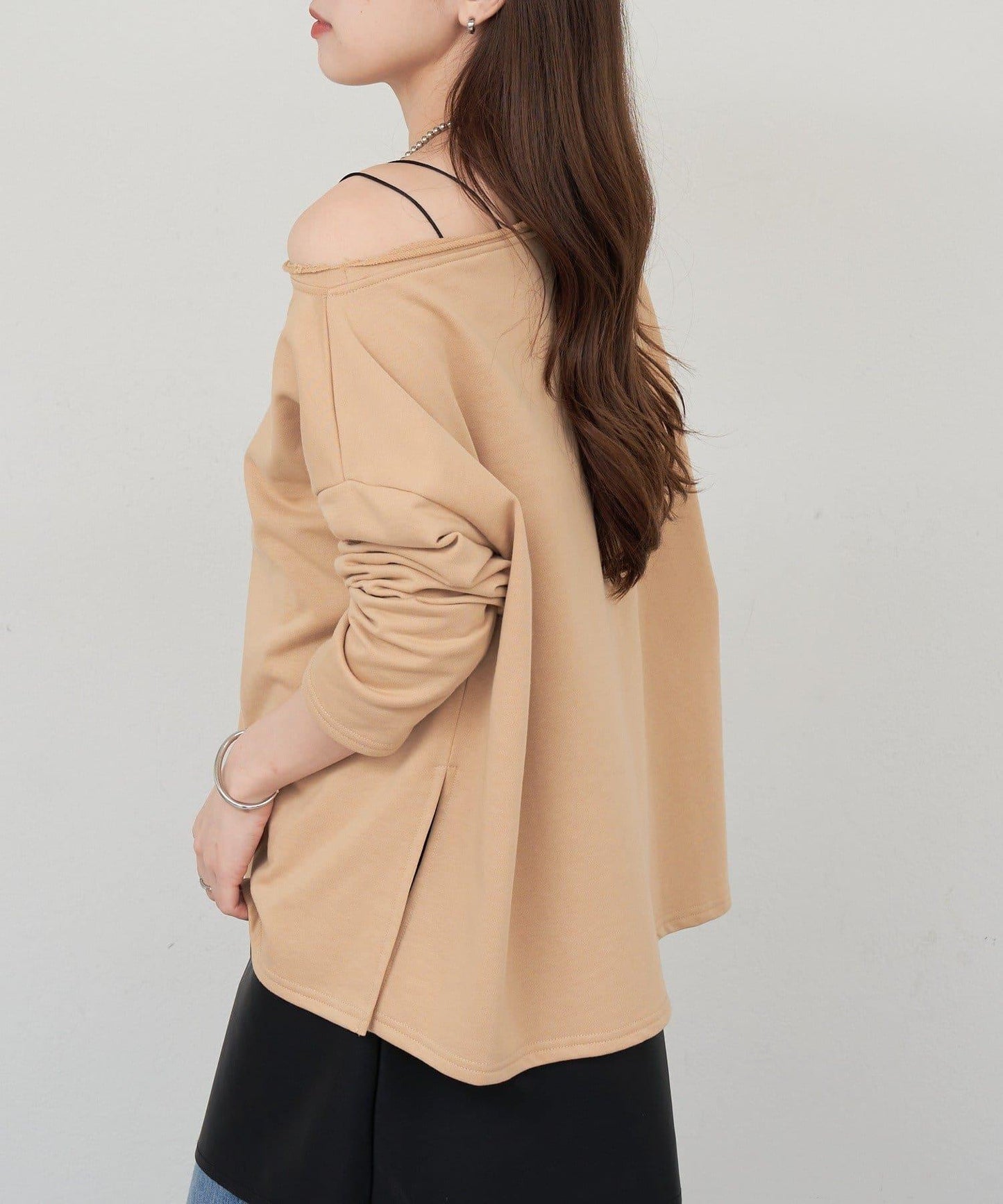 側開叉一字肩衛衣
